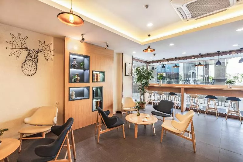 هتل Hanting  Jinan Huayuan Road Honglou Plaza