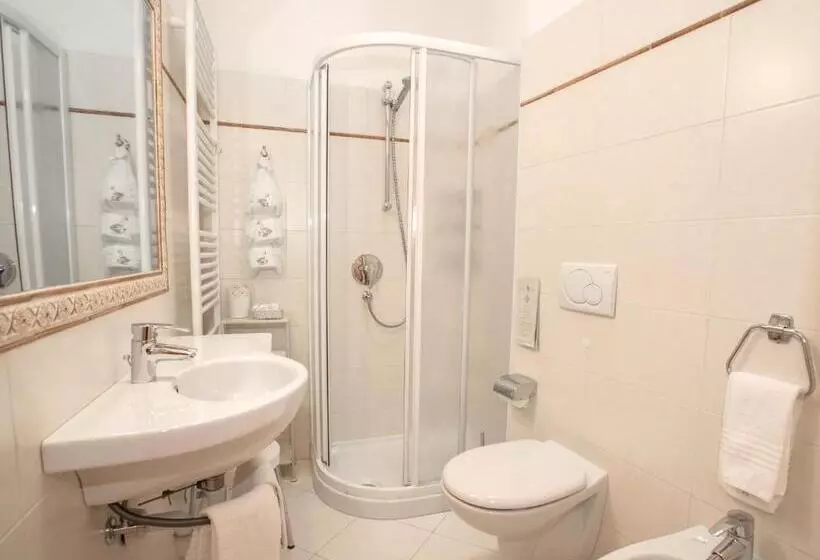 Hotelli Silene Parking And Garage