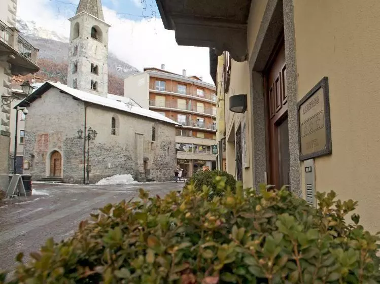 Hotelli Silene Parking And Garage