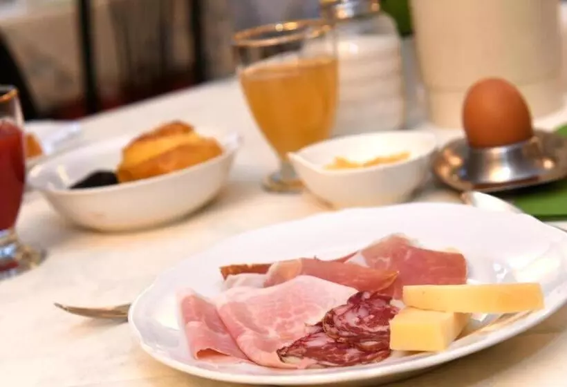 Hotelli Silene Parking And Garage