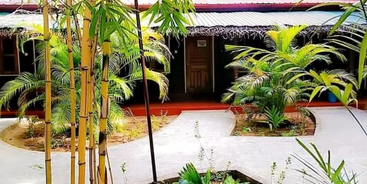 Hotelli Naaval Beach Villa & Rooms