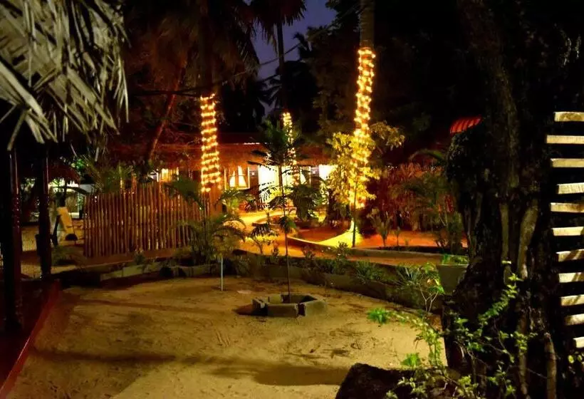 Hotelli Naaval Beach Villa & Rooms