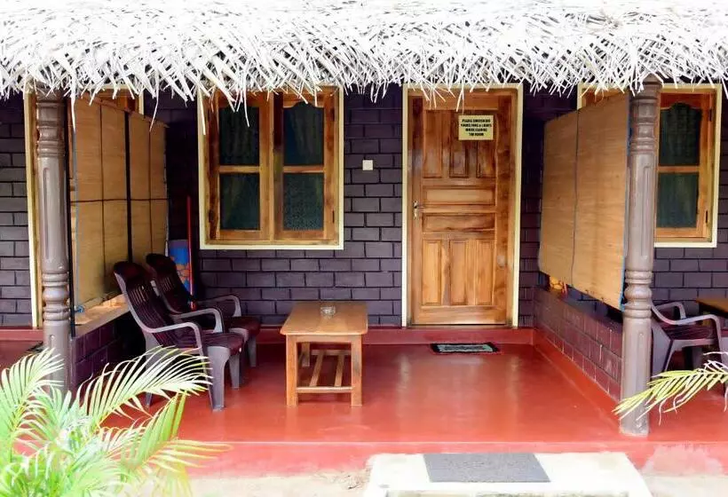 Hotelli Naaval Beach Villa & Rooms