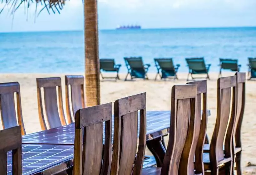 Hotelli Omeesha Beach