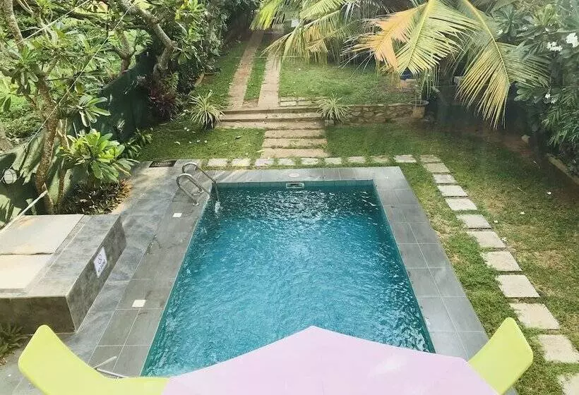 Sri Beach Bungalows And Villa