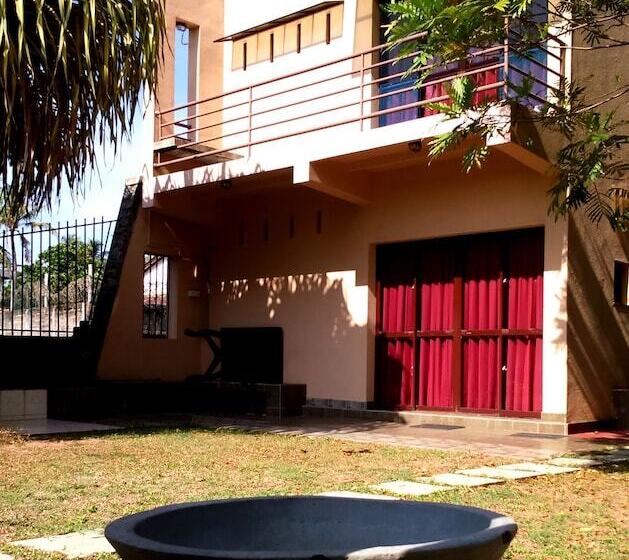 Sri Beach Bungalows And Villa