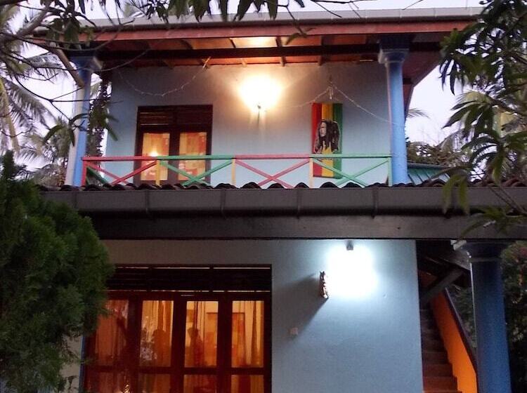 Sri Beach Bungalows And Villa