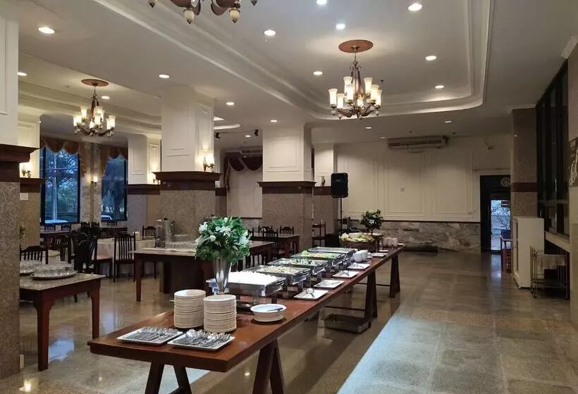 Golden Dragon Resort