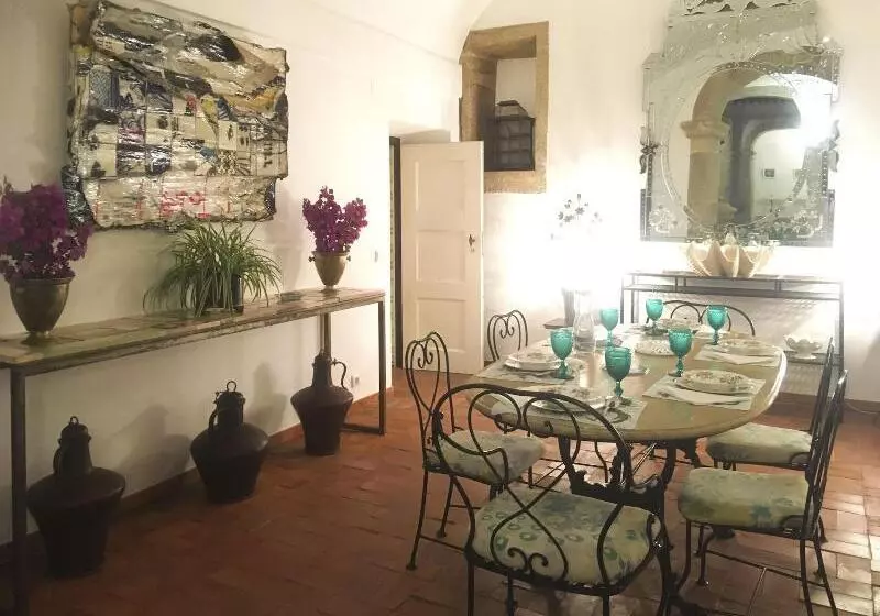 ホテル Convento Inn And Artist Residencies