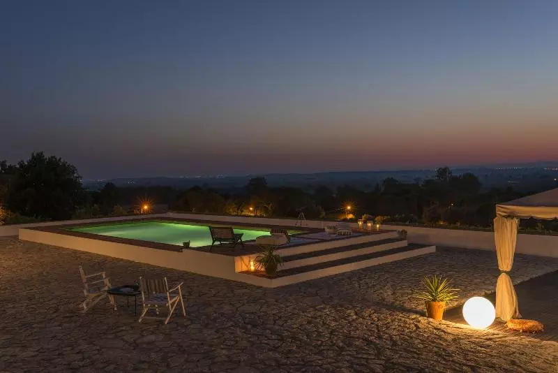 ホテル Convento Inn And Artist Residencies