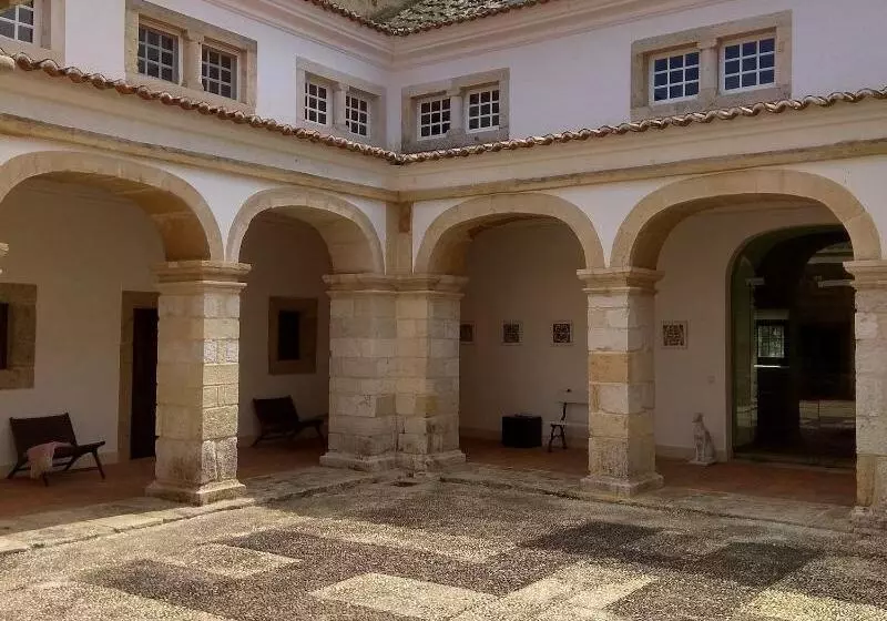 ホテル Convento Inn And Artist Residencies