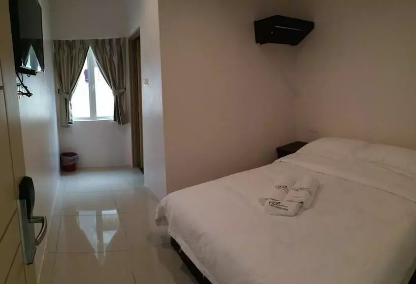 ホテル First Guest House Cheras