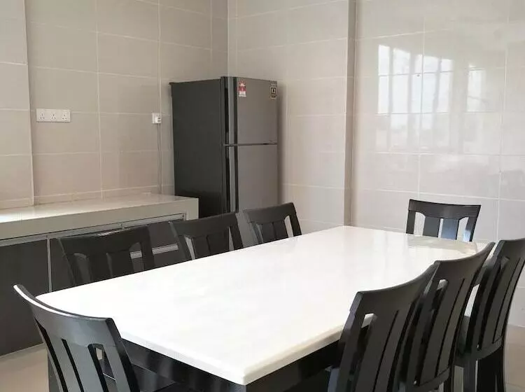 ホテル First Guest House Cheras