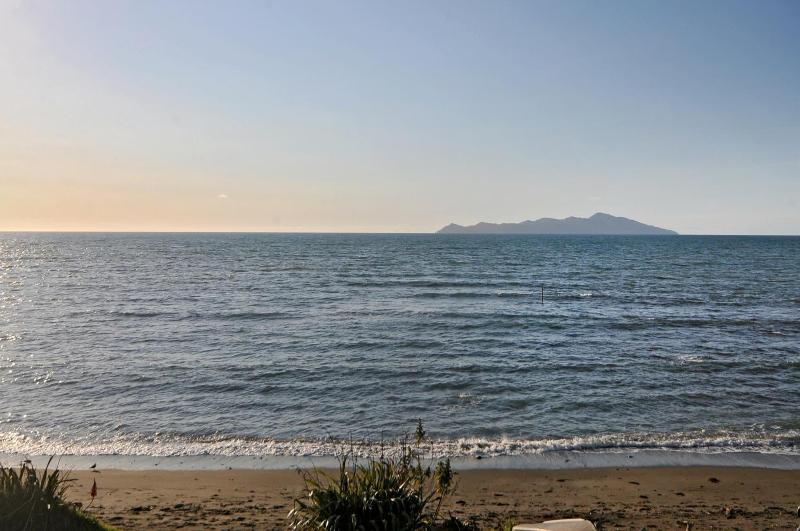 Отель Kapiti Waves Bed & Breakfast