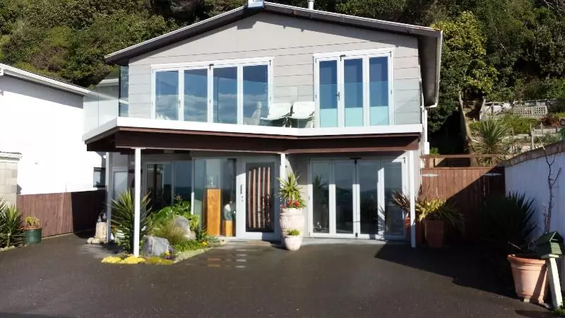 Hotelli Kapiti Waves Bed & Breakfast