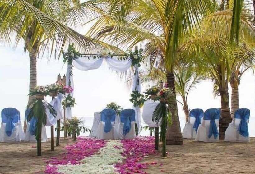 Islandia Beach Resort