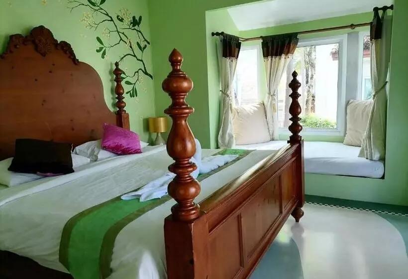 Baanmontra Beach Resort   Bankrut