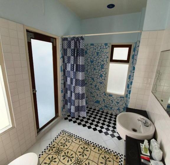 Baanmontra Beach Resort Bankrut