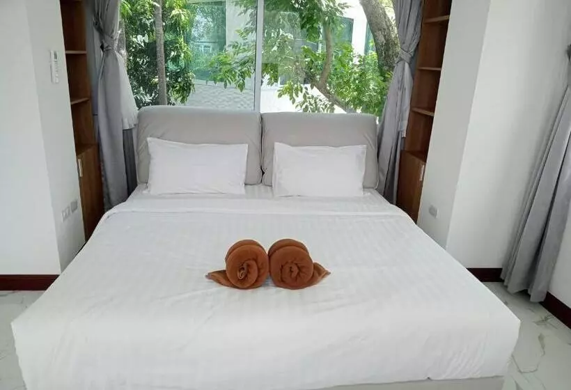 Baanmontra Beach Resort   Bankrut