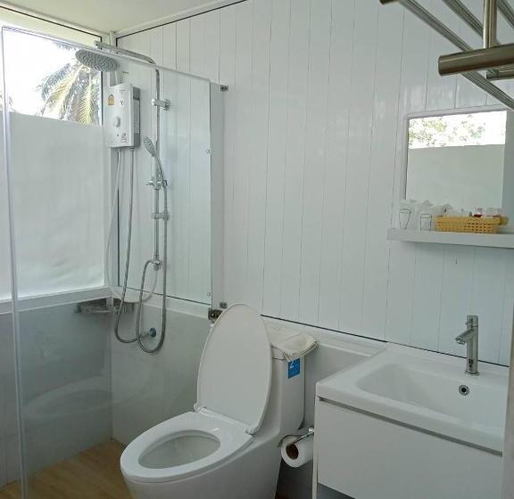 Baanmontra Beach Resort Bankrut