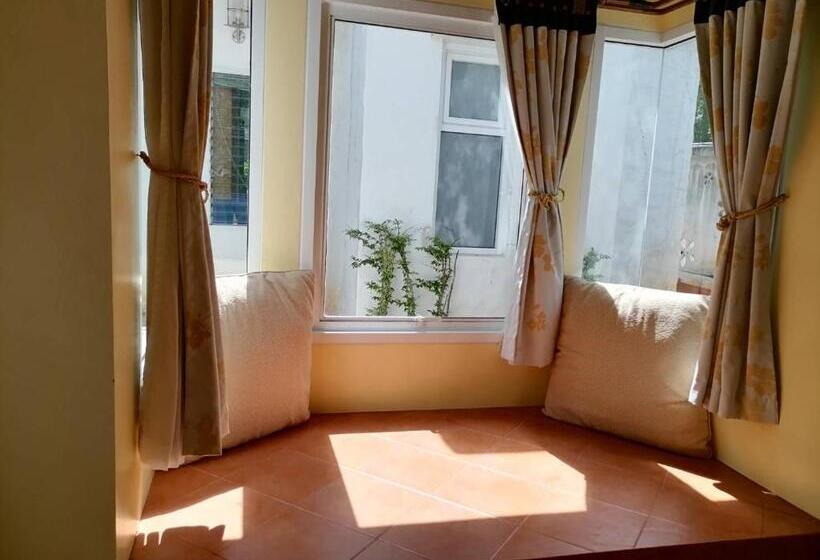 Baanmontra Beach Resort Bankrut