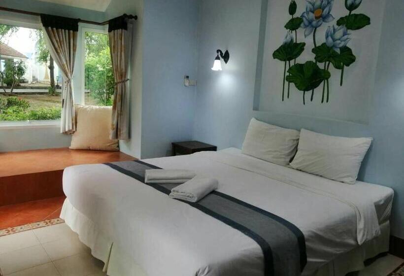 Baanmontra Beach Resort Bankrut