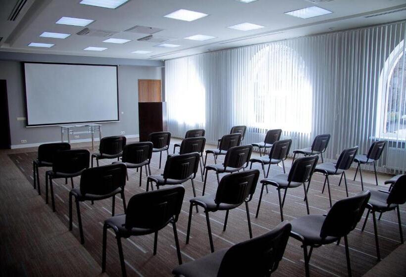 בית מלון כפרי Schiller