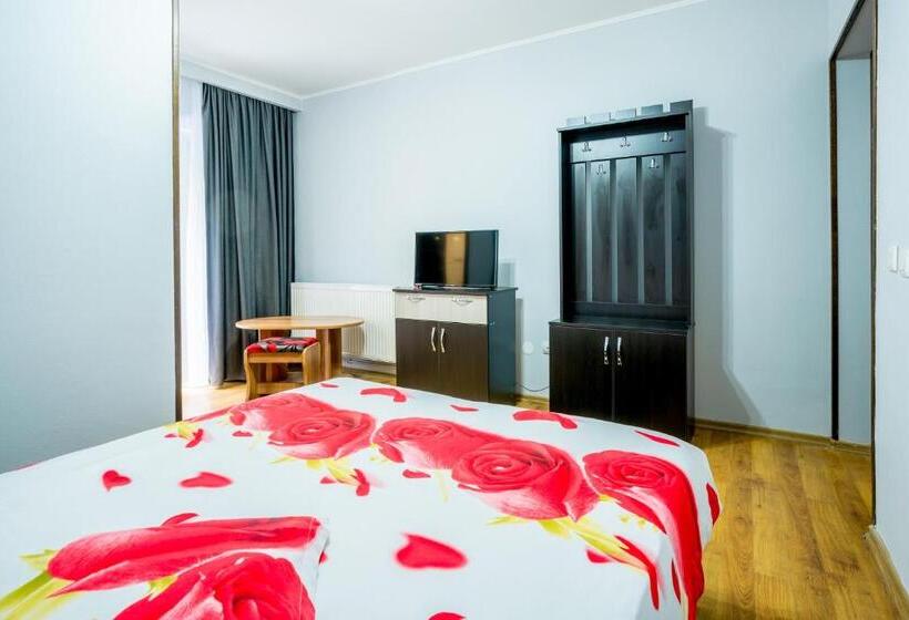 بنسيون Vila Nico