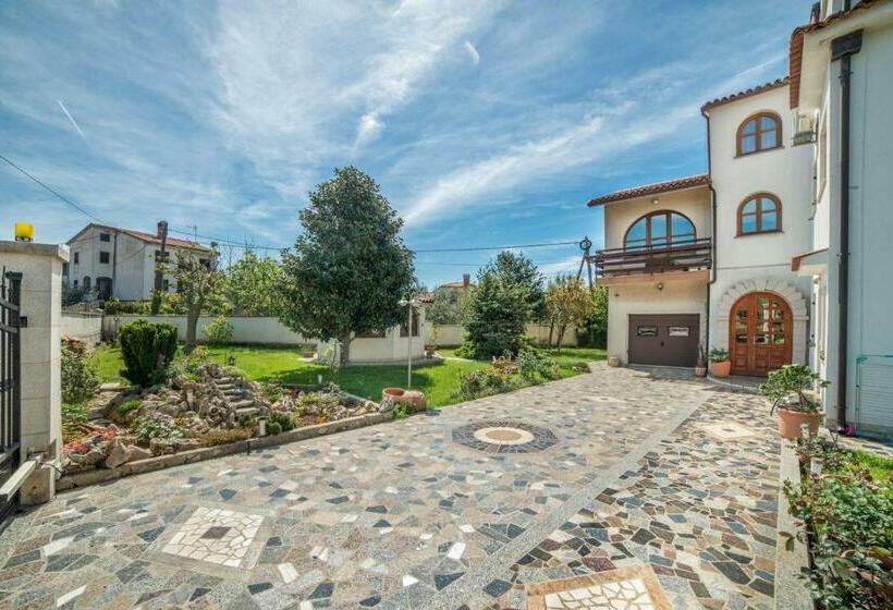 Apartments And Rooms Ana Pomer 217