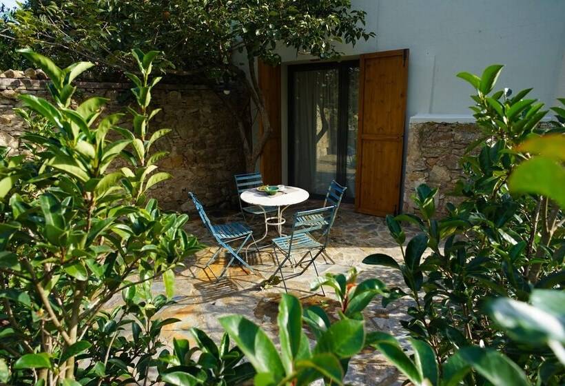 Отель Encís D Empordà  Adults Only