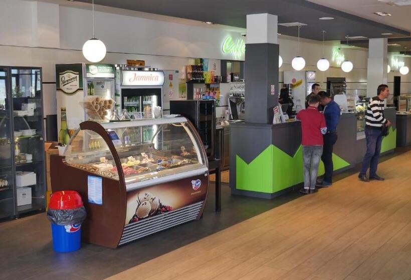 בית מלון כפרי Lika Jug