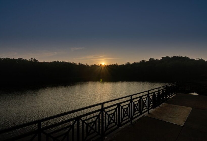 ホテル Shantai By The Lake