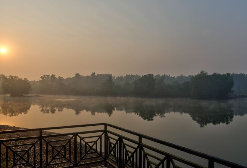 ホテル Shantai By The Lake