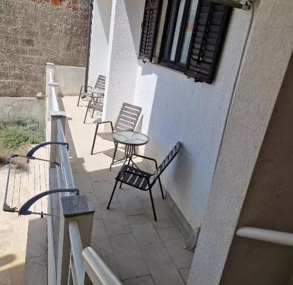 Majatalo Guest House Lidus