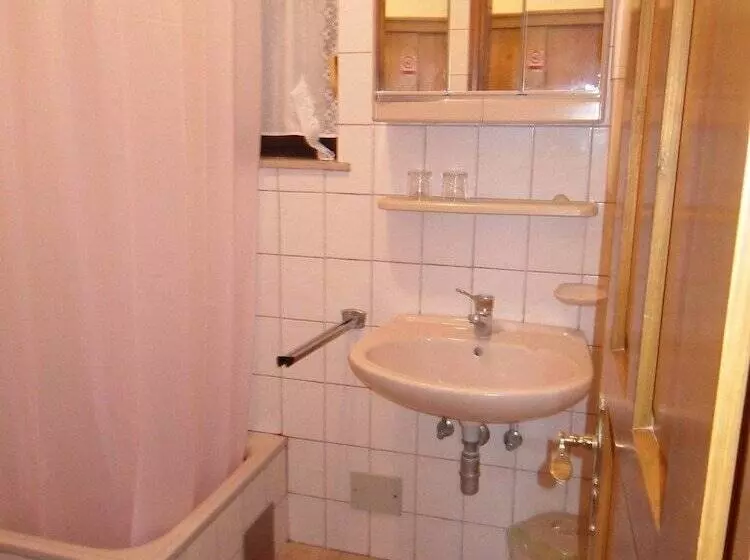 Majatalo Guest House Lidus