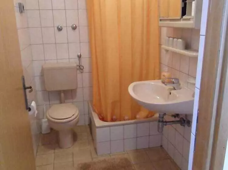 Majatalo Guest House Lidus