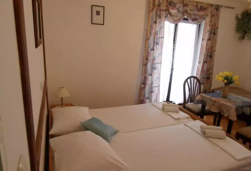 Majatalo Guest House Lidus