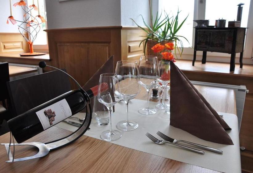 ユースホステル Le Relais Du Château Monney