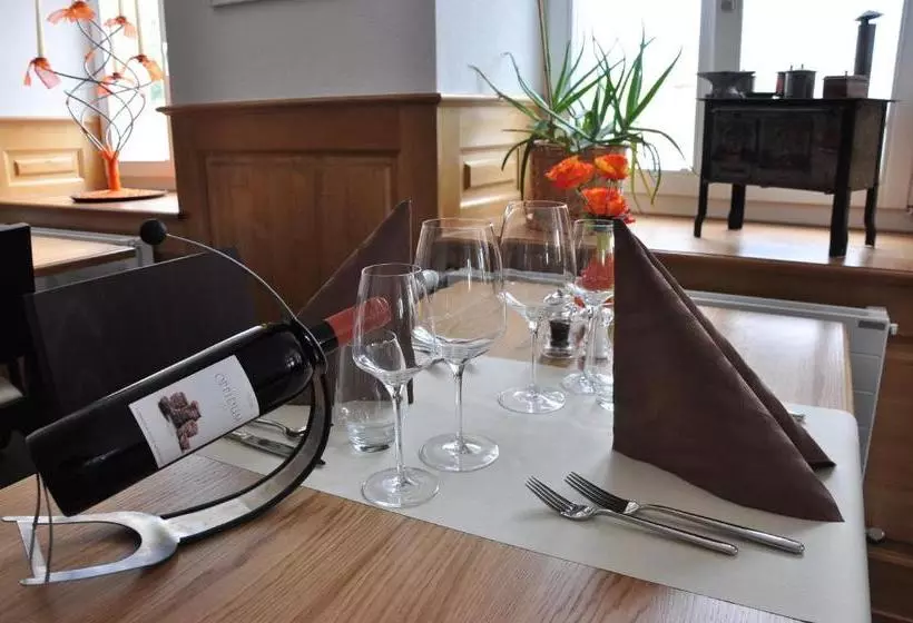 Retkeilymaja Le Relais Du Château Monney