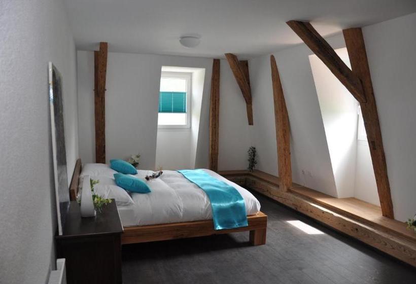 ユースホステル Le Relais Du Château Monney