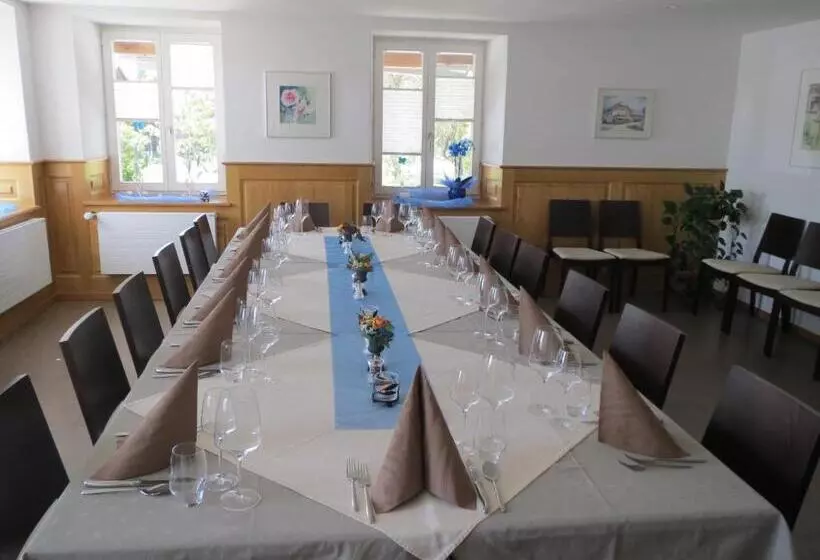 Retkeilymaja Le Relais Du Château Monney