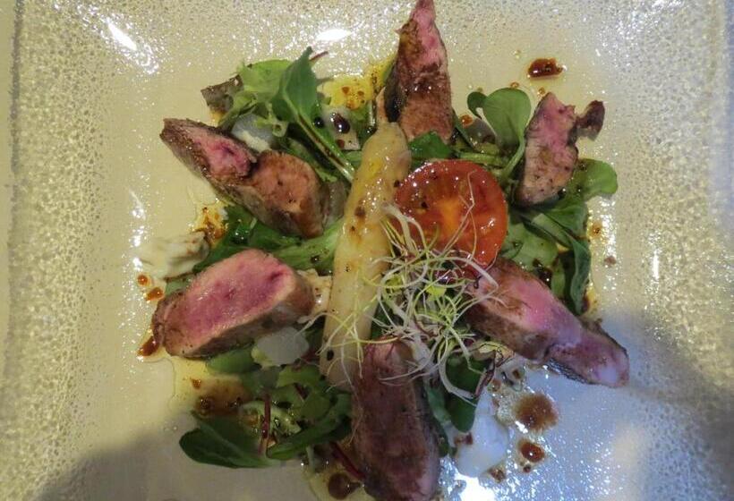 ユースホステル Le Relais Du Château Monney