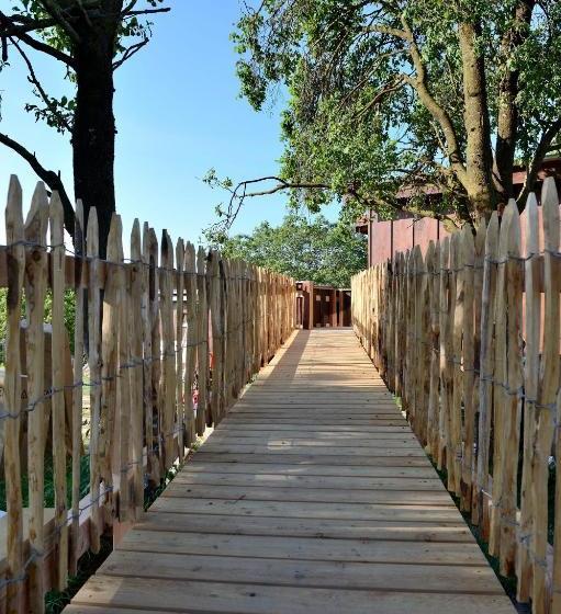 Bed and Breakfast Cabane Dans Les Arbres / Swin Golf De Cremin