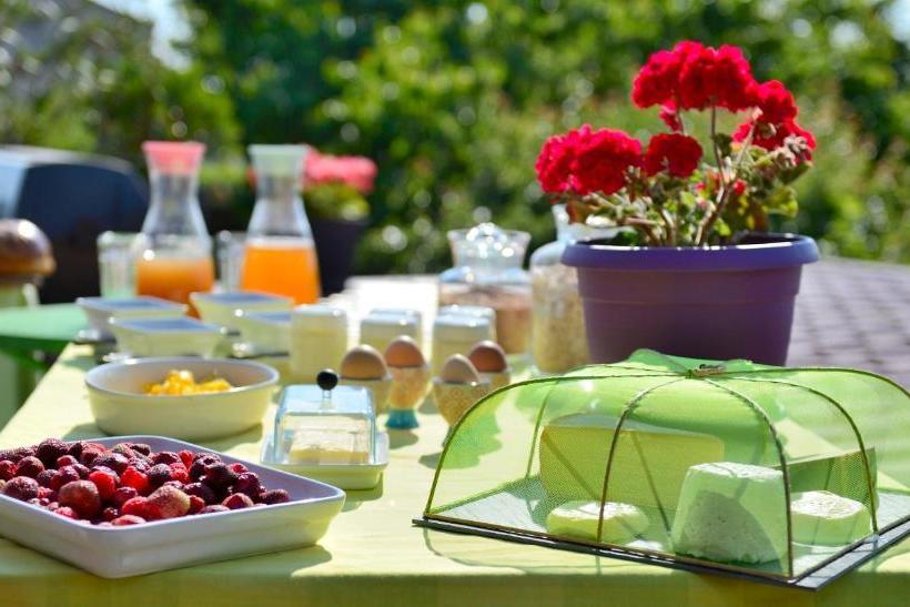 Bed and Breakfast Cabane Dans Les Arbres / Swin Golf De Cremin