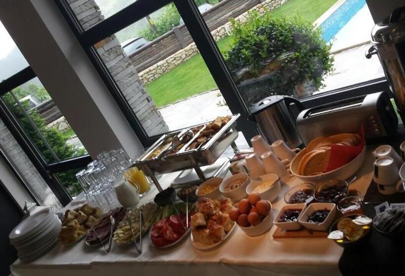 Family Hotel Friends Villa