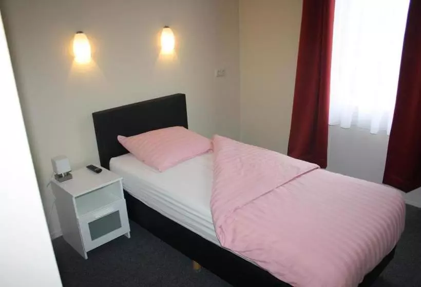 Hotelli Café Restaurant Snackbar Beerzerveld