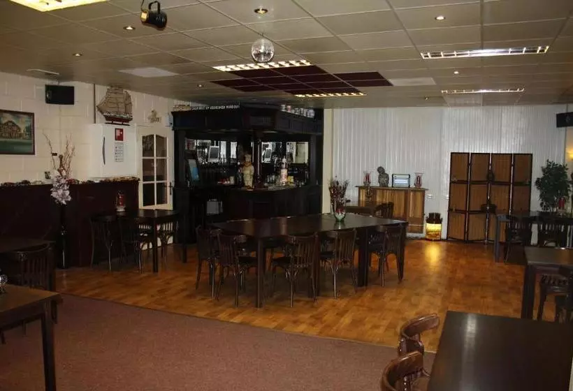 Hotelli Café Restaurant Snackbar Beerzerveld