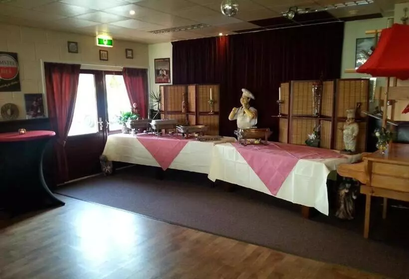 Hotelli Café Restaurant Snackbar Beerzerveld