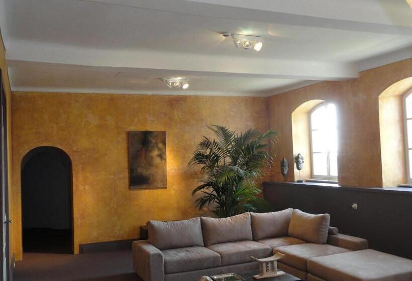 هتل Château De Vierset