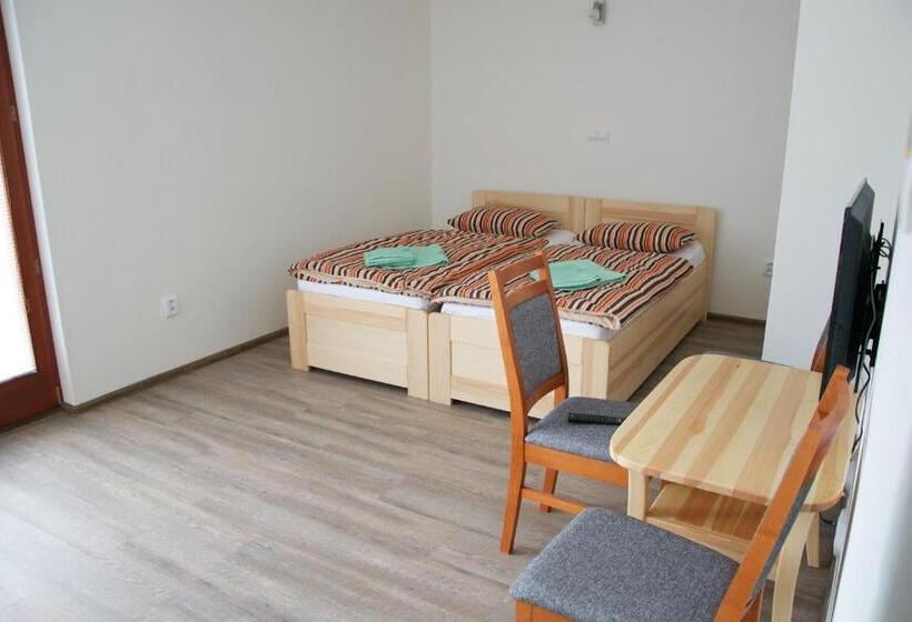 فندق Penzión Trio